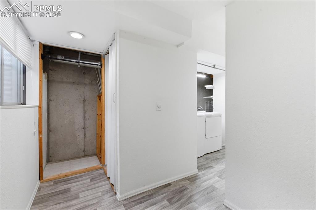 Image 19 of 25: Laundry