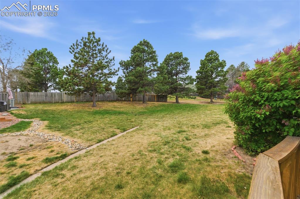 Image 22 of 25: Bathroom