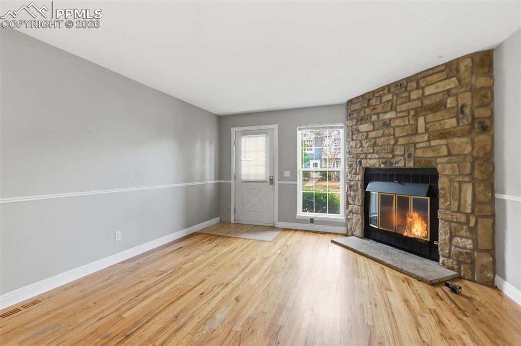 Image 6 of 25: Living Room