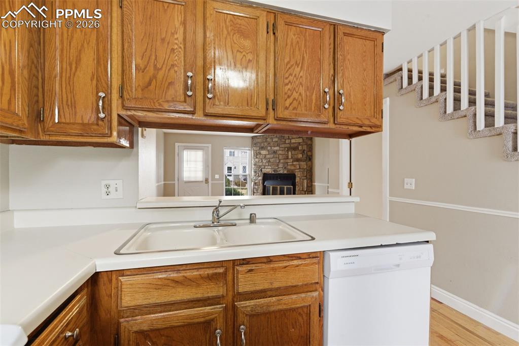 Image 9 of 25: Kitchen