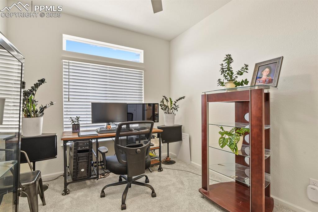 Image 22 of 38: Office