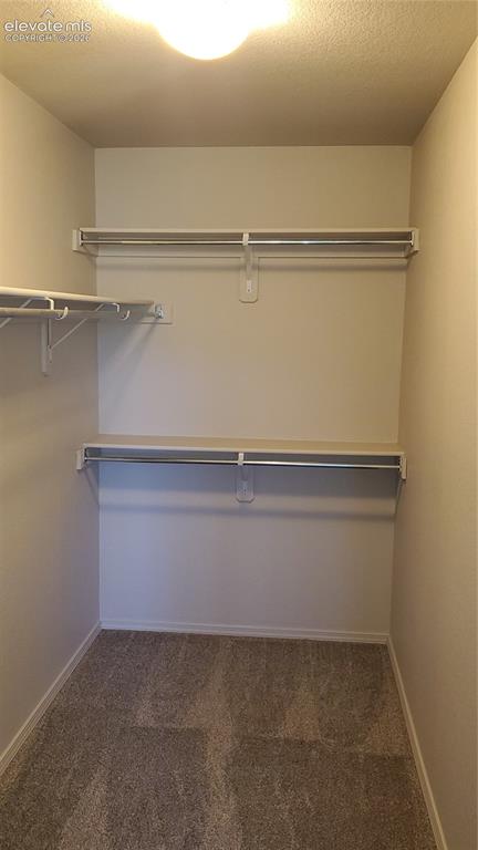 Image 7 of 8: Closet