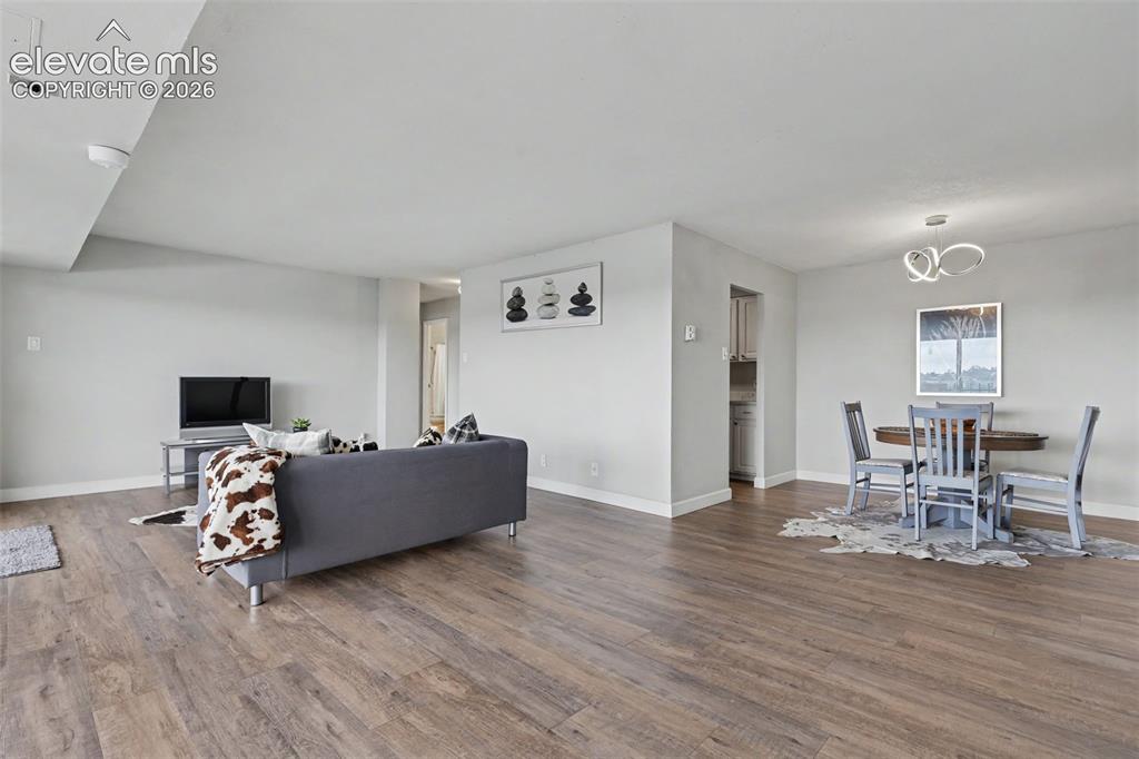 Image 5 of 25: Living Room