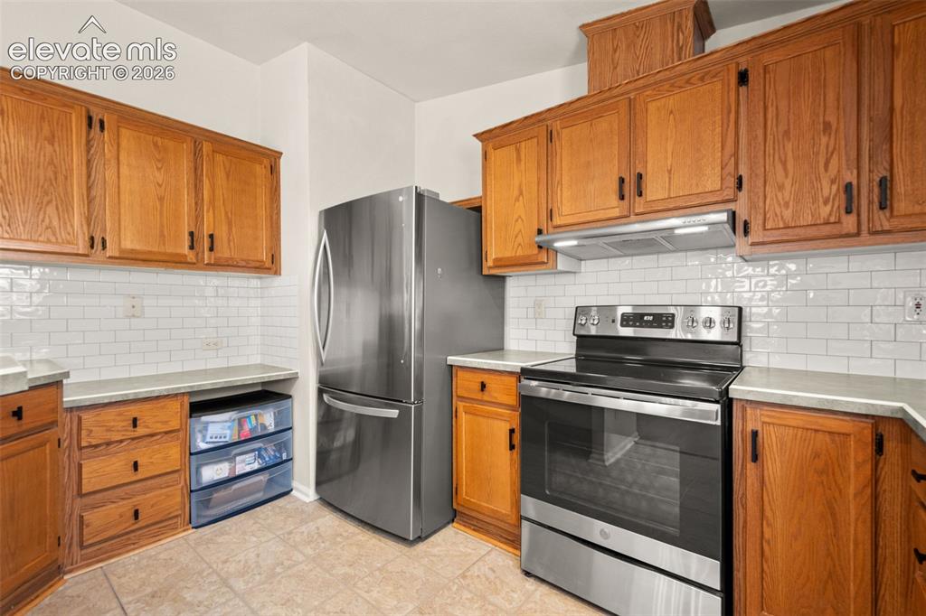 Image 11 of 36: Kitchen