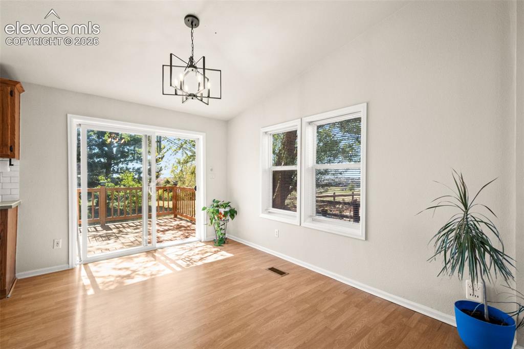 Image 9 of 36: Dining Area