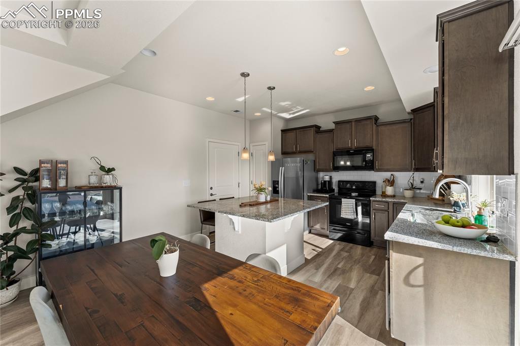 Image 8 of 35: Kitchen