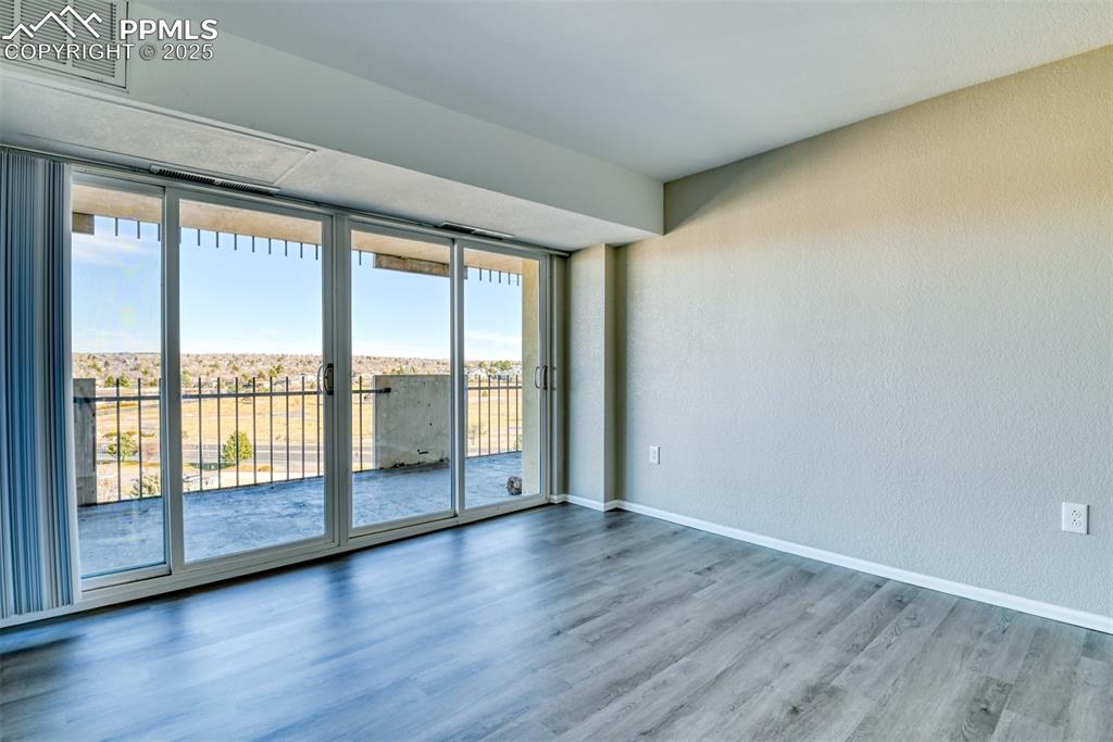 Image 13 of 44: Bedroom