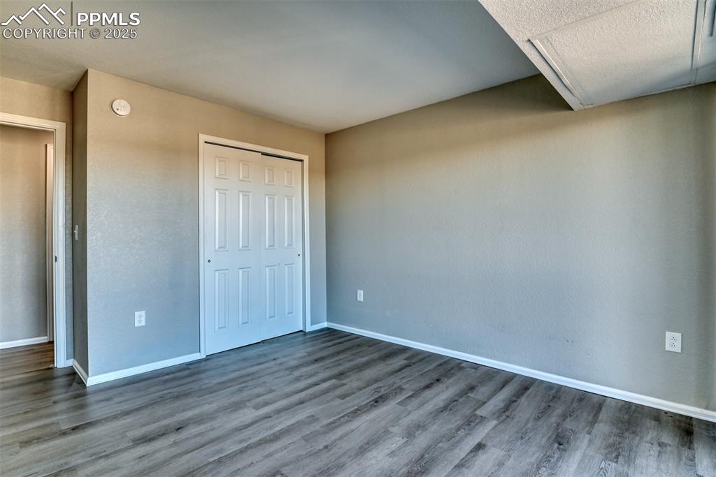 Image 16 of 44: Bedroom