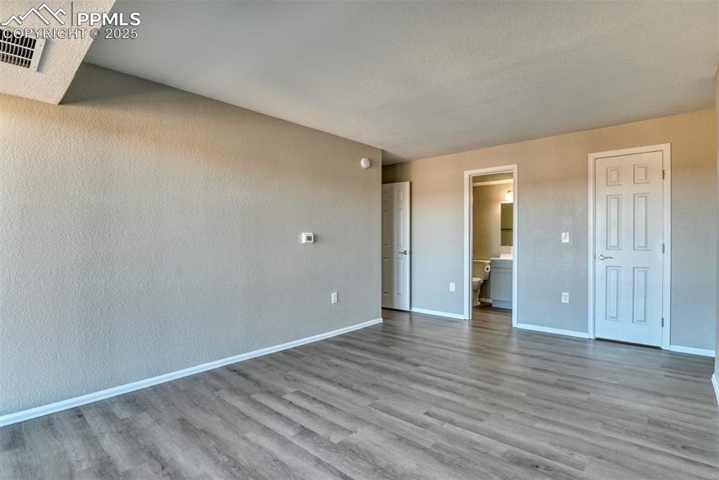 Image 19 of 44: Bedroom