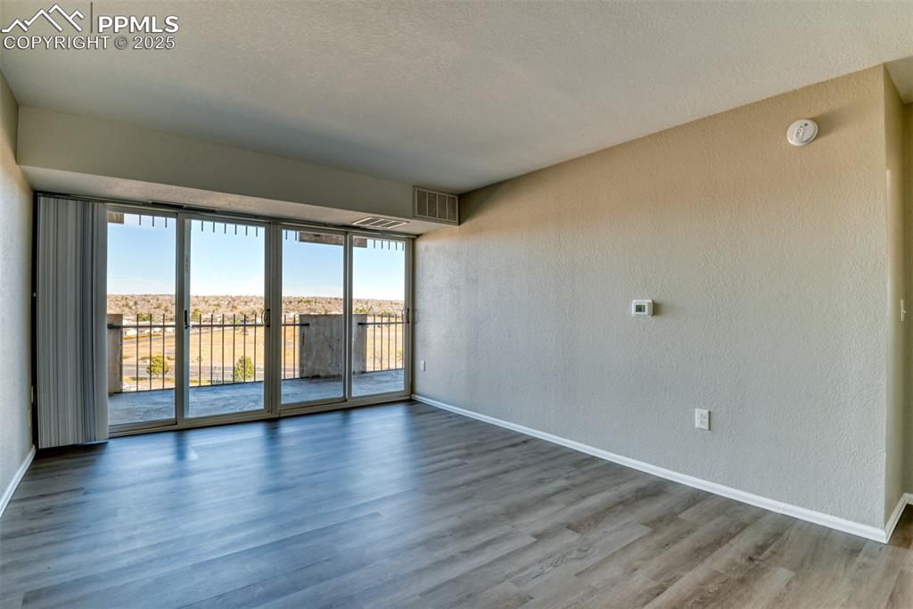 Image 20 of 44: Bedroom