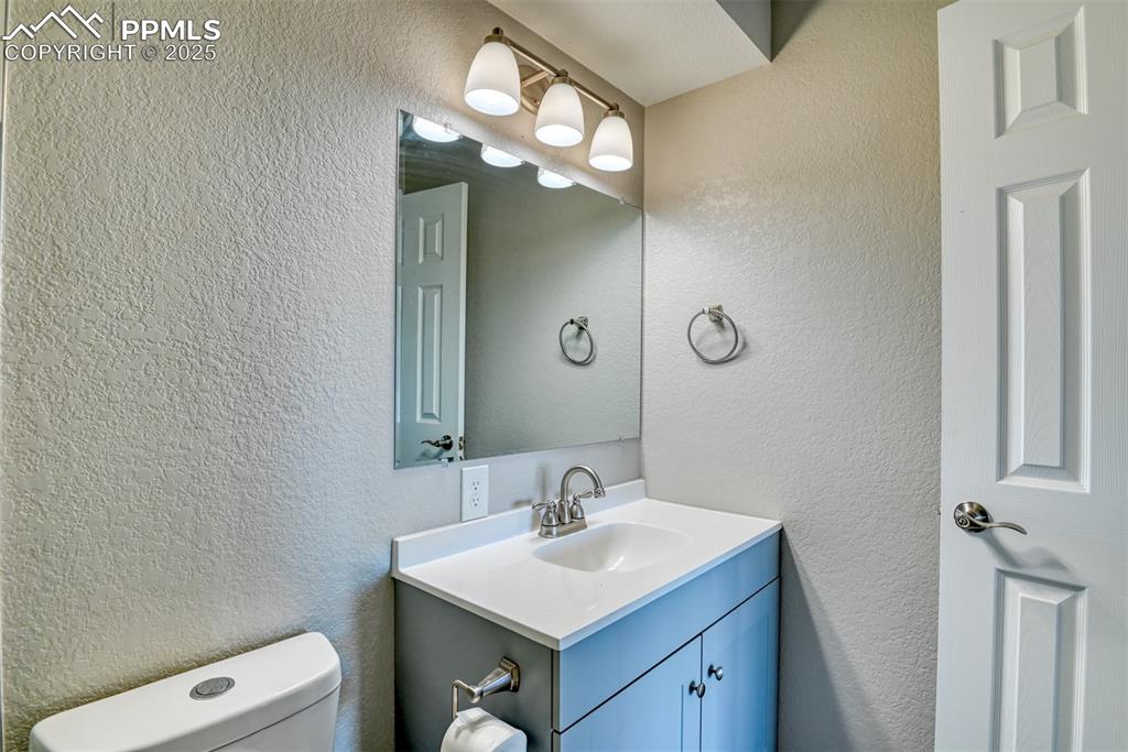 Image 23 of 44: Bathroom