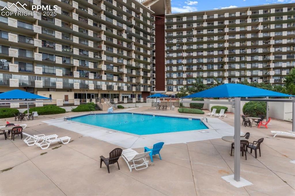 Image 36 of 44: Pool