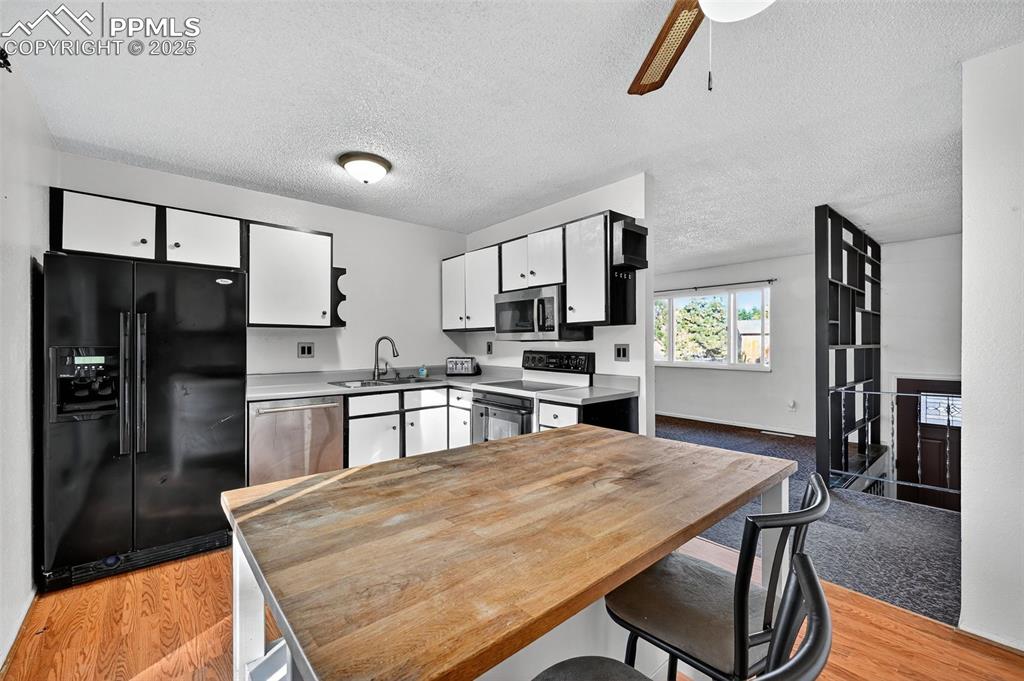 Image 6 of 21: Kitchen