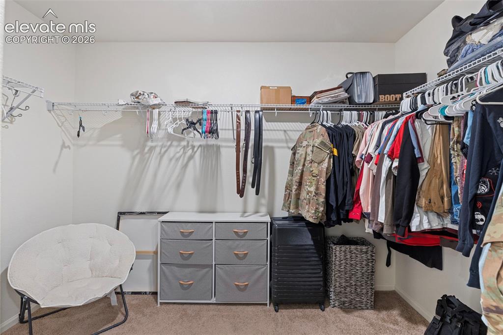 Image 19 of 41: Closet