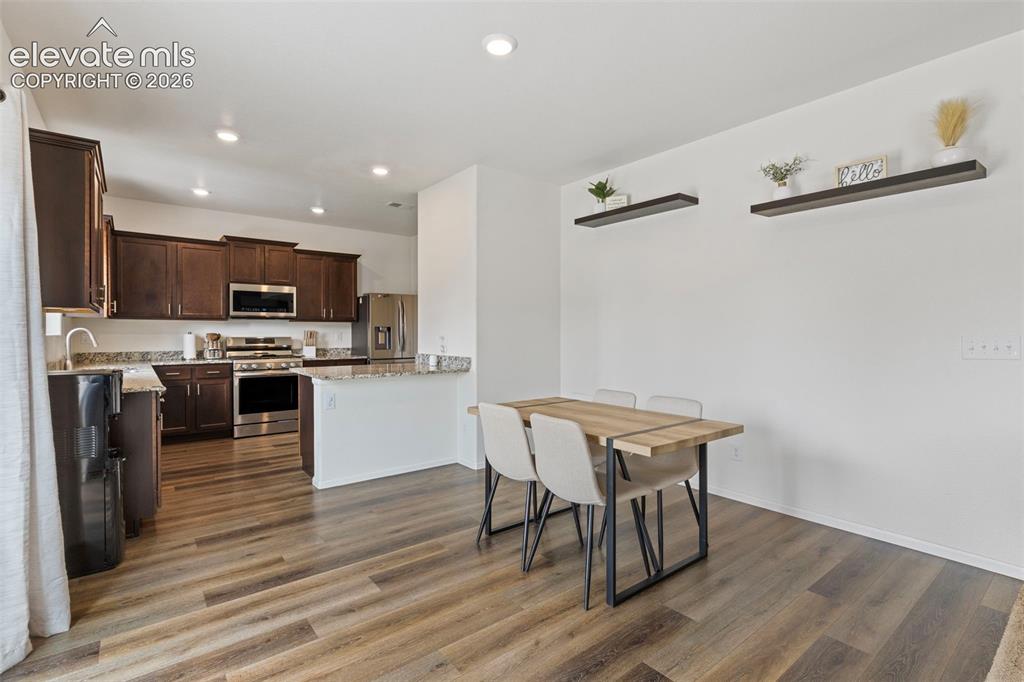 Image 7 of 41: Dining Area