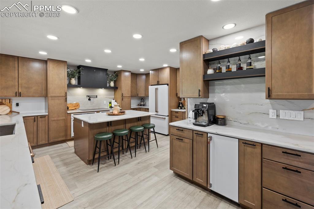 Image 11 of 50: Kitchen