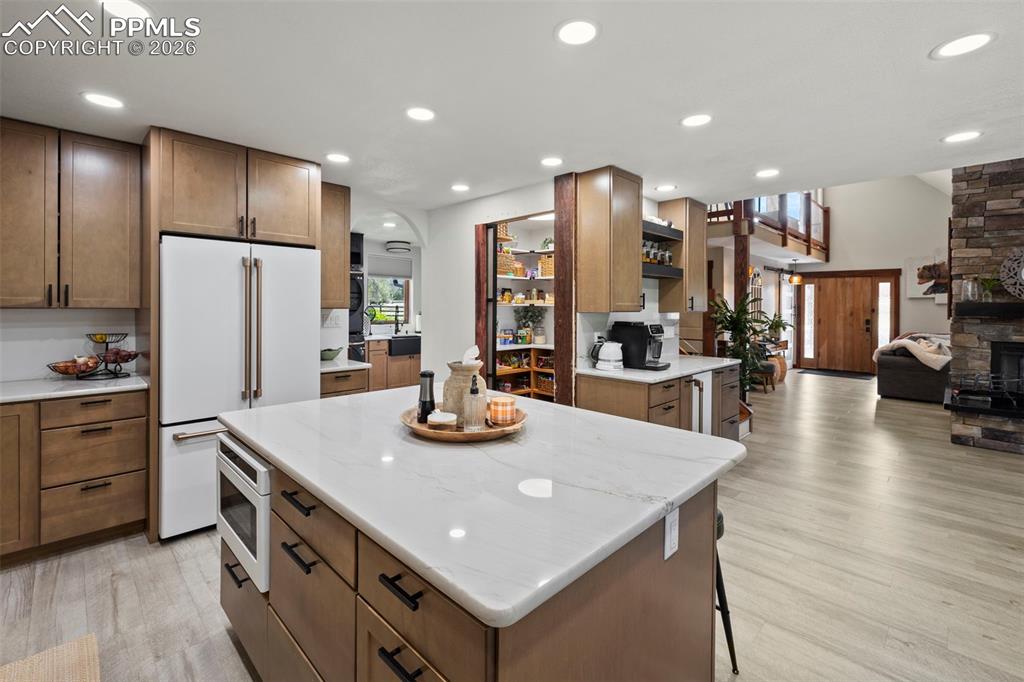 Image 13 of 50: Kitchen