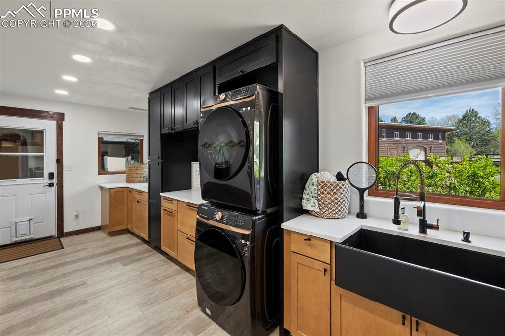 Image 18 of 50: Laundry