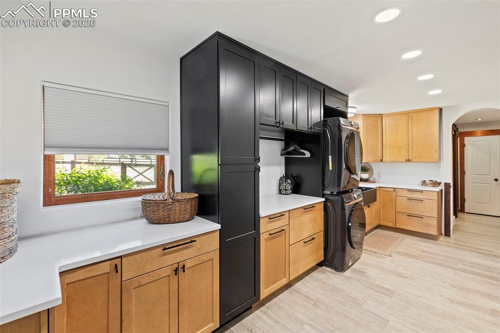 Image 19 of 50: Kitchen