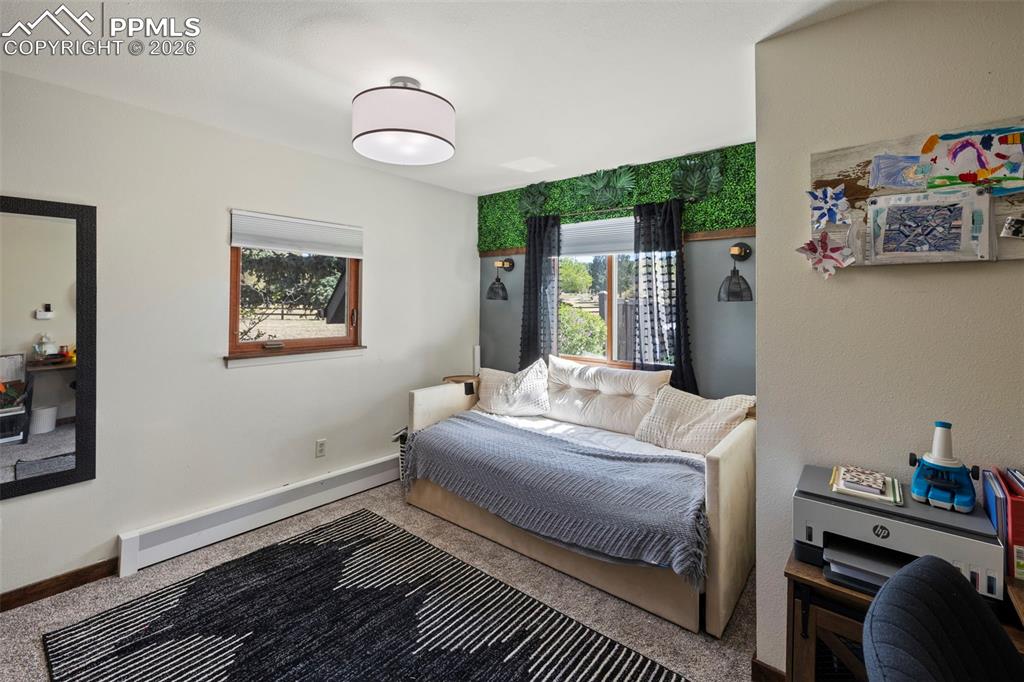 Image 22 of 50: Bedroom