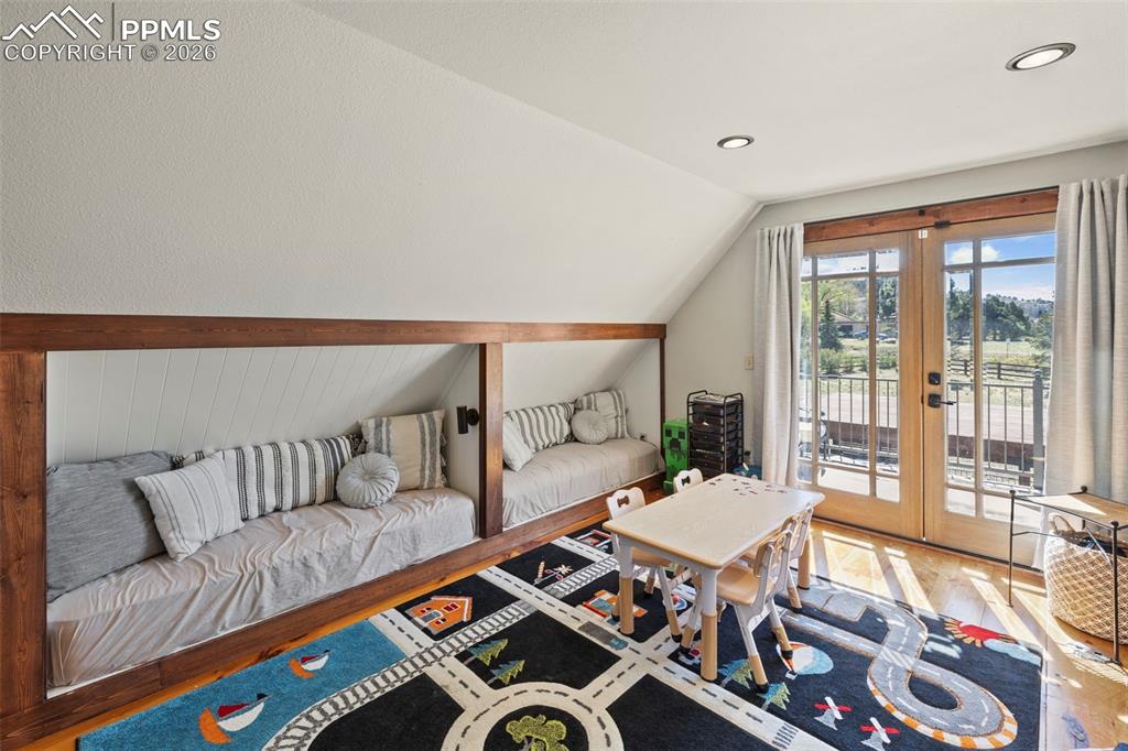 Image 24 of 50: Living Room