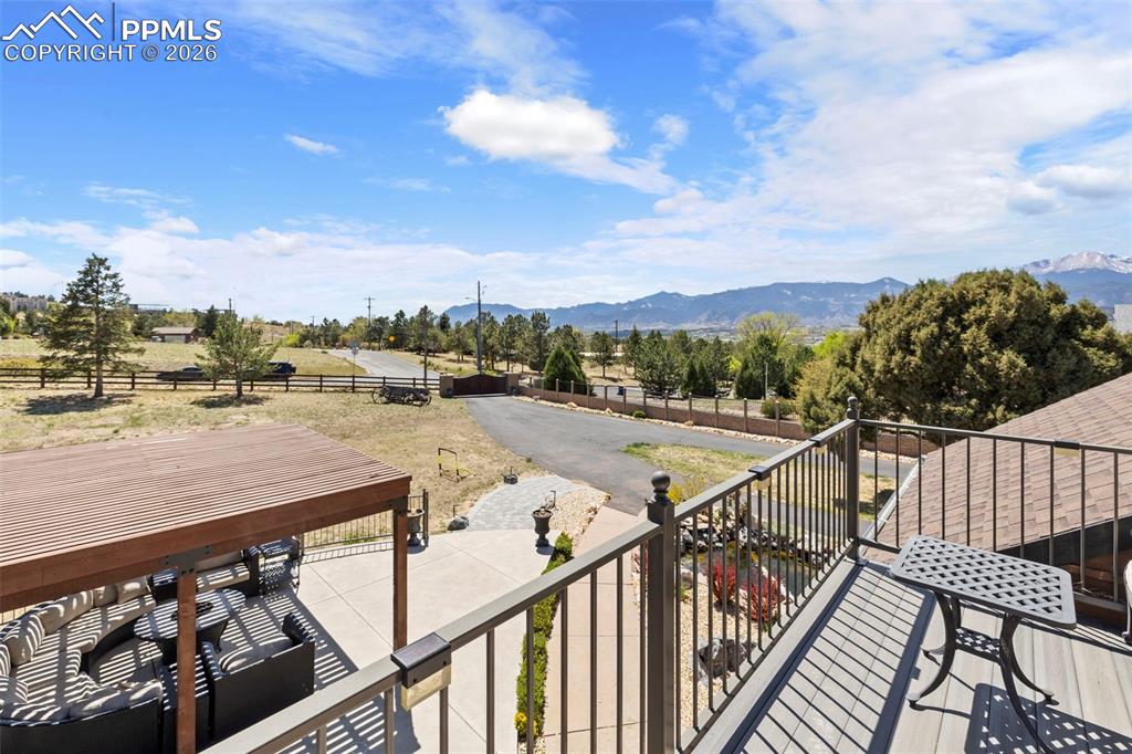 Image 25 of 50: Balcony