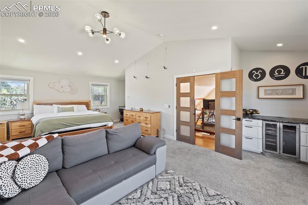 Image 27 of 50: Bedroom