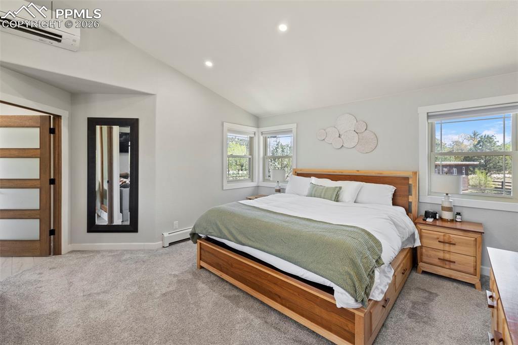 Image 28 of 50: Bedroom