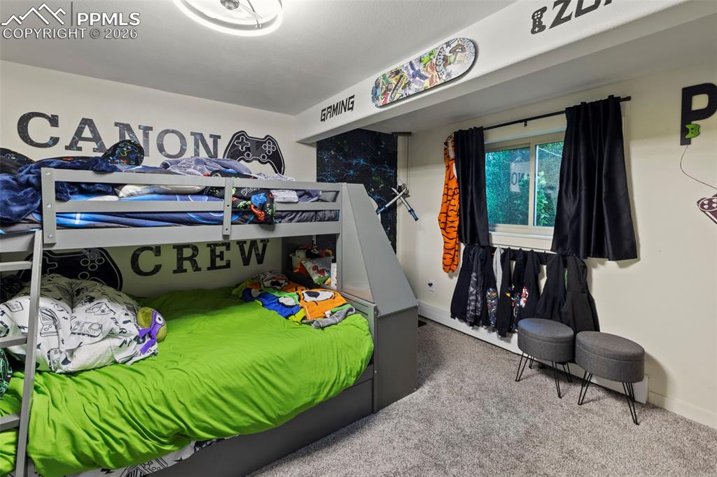 Image 37 of 50: Bedroom