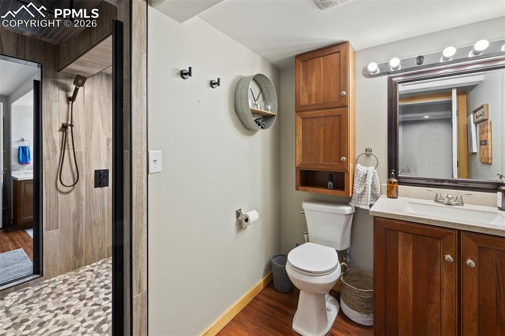 Image 38 of 50: Bathroom