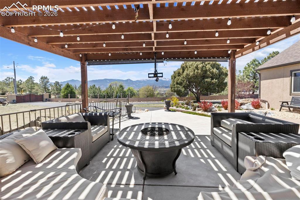 Image 44 of 50: Patio