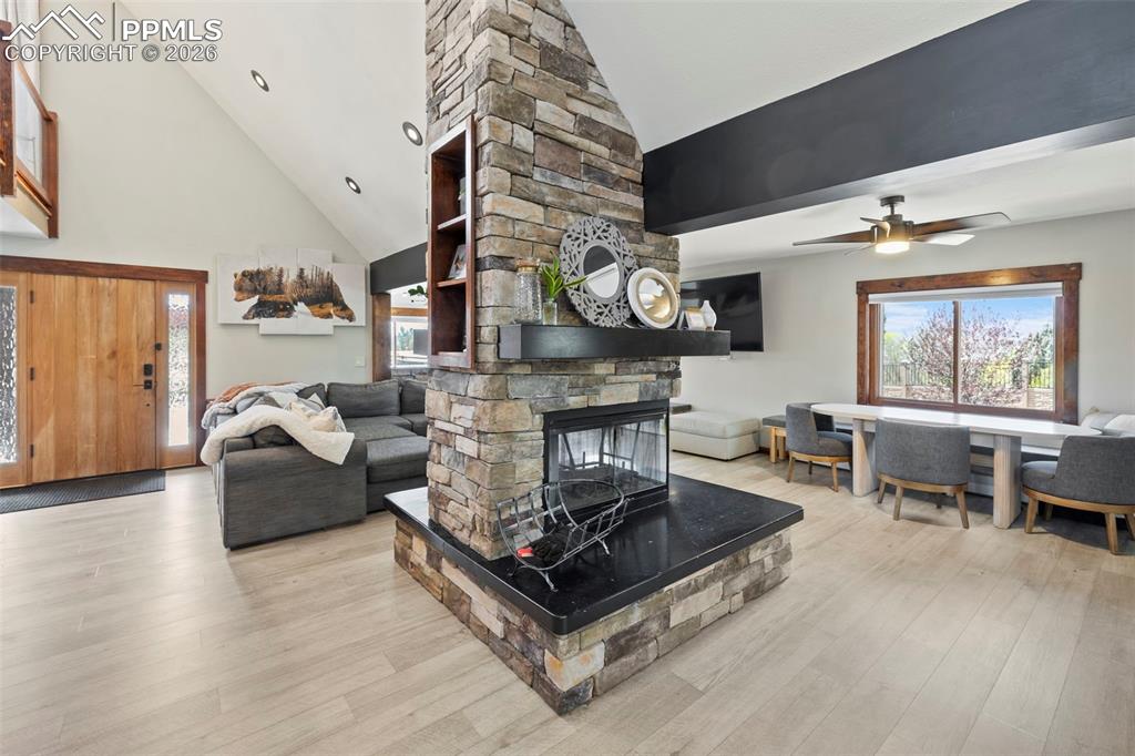 Image 5 of 50: Living Room