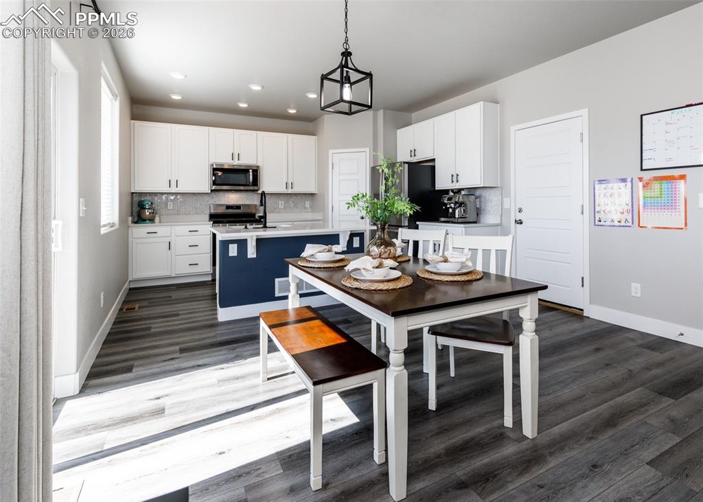 Image 11 of 50: Kitchen