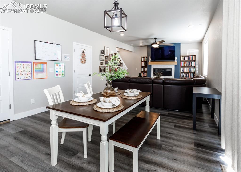 Image 12 of 50: Dining Area