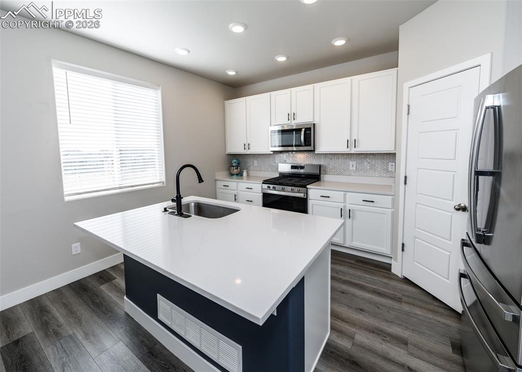 Image 14 of 50: Kitchen