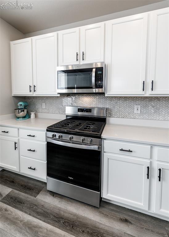 Image 16 of 50: Kitchen