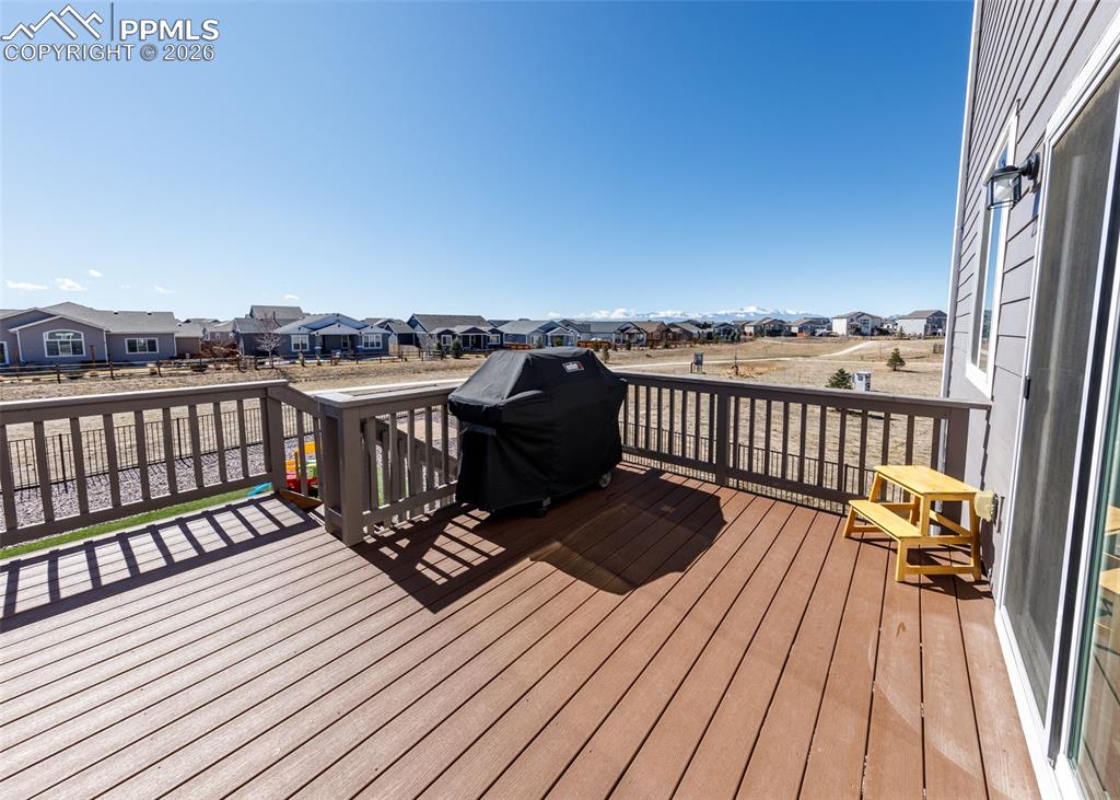 Image 22 of 50: Deck