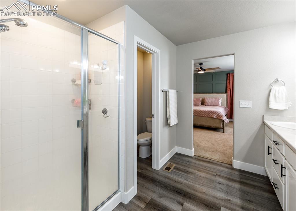 Image 35 of 50: Bathroom