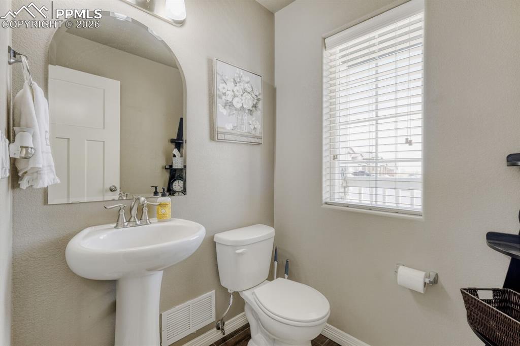 Image 17 of 29: Bathroom