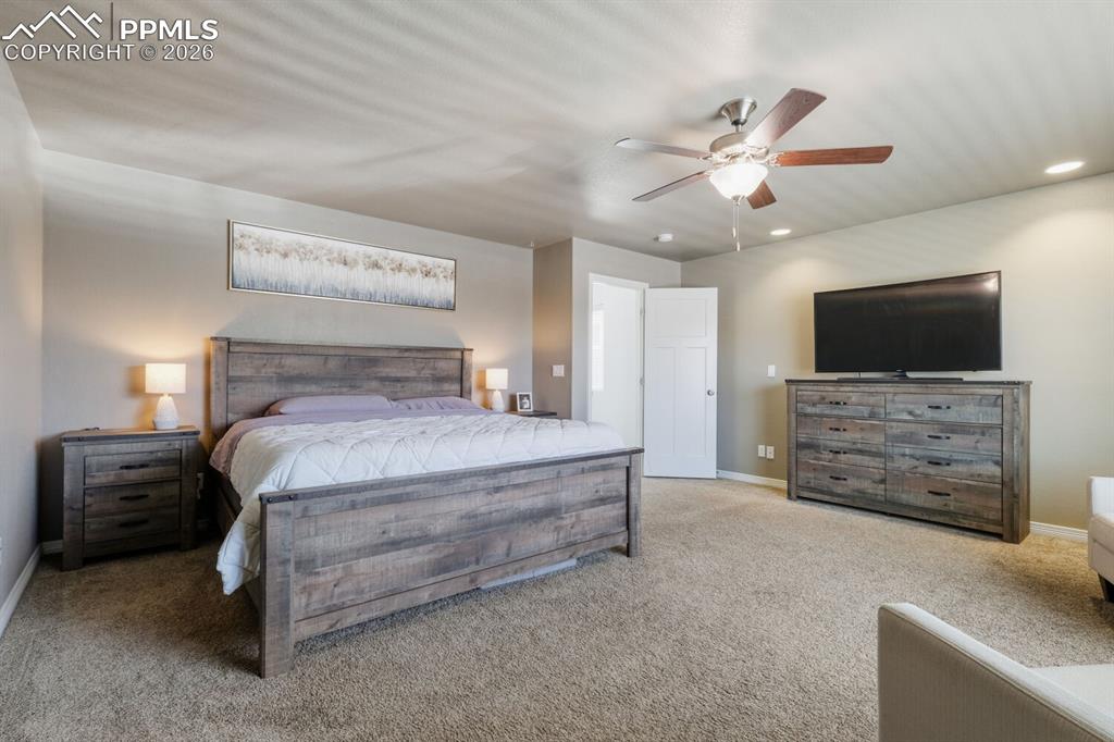 Image 20 of 29: Bedroom