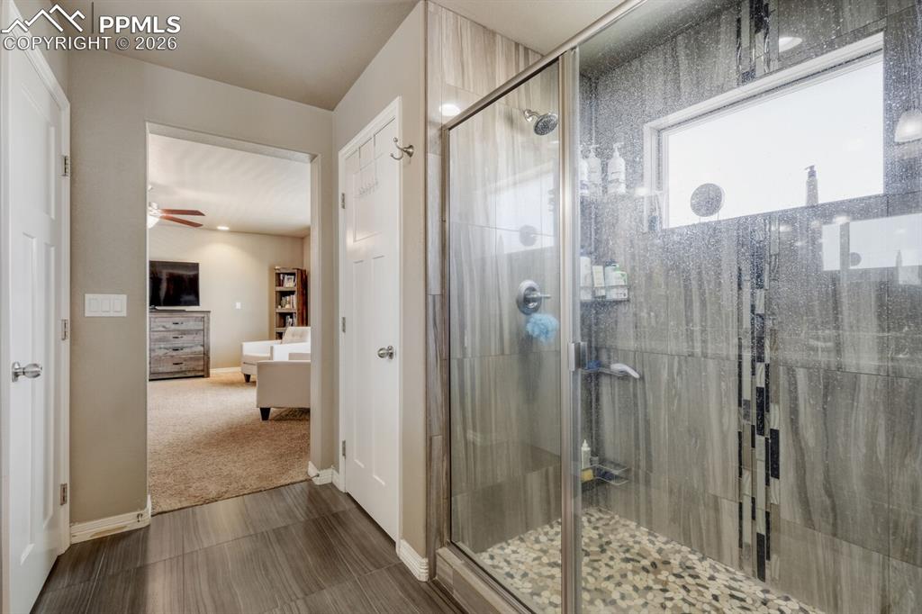 Image 22 of 29: Bathroom