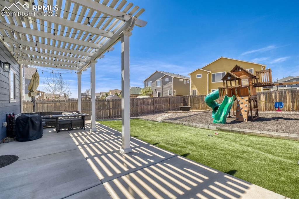 Image 27 of 29: Patio