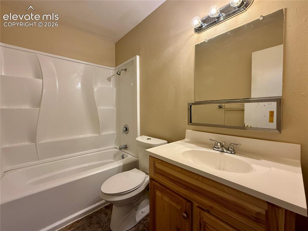 Image 15 of 20: Bathroom
