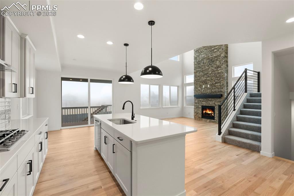 Image 4 of 15: Kitchen