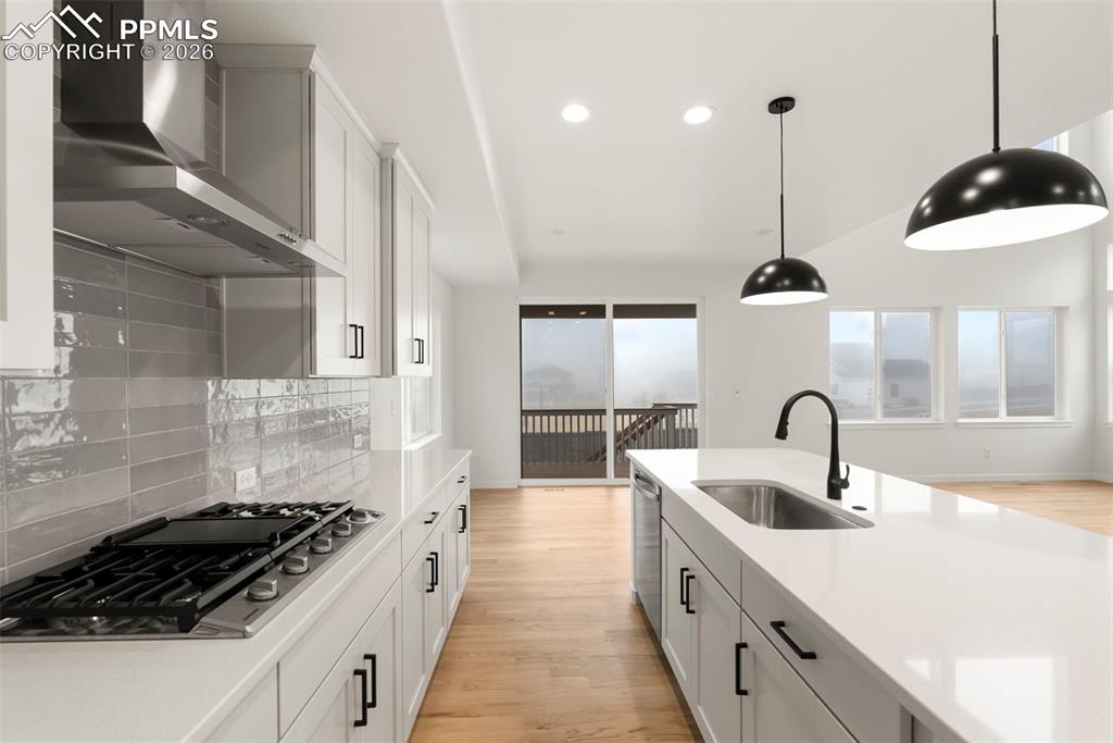 Image 9 of 15: Kitchen