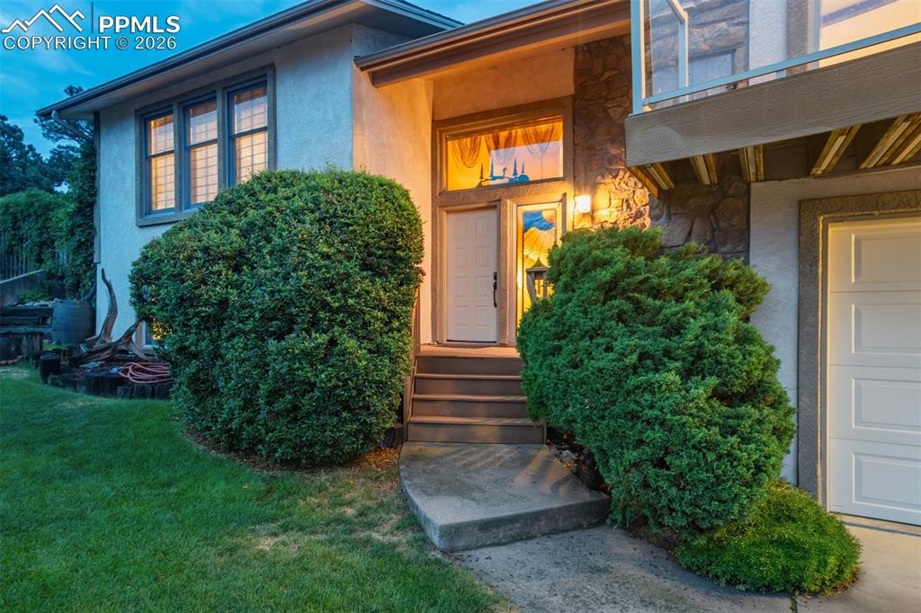 Image 2 of 50: Entry