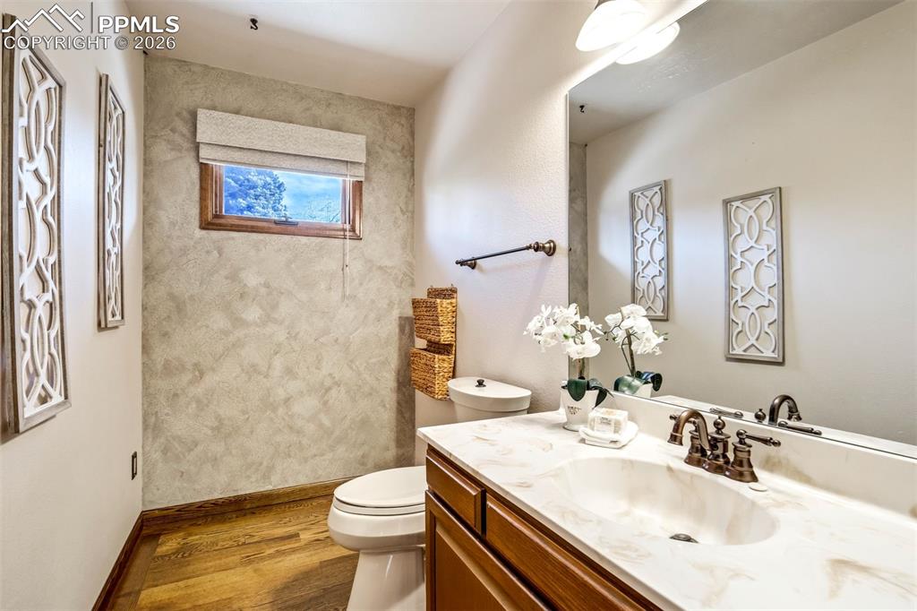 Image 24 of 50: Bathroom