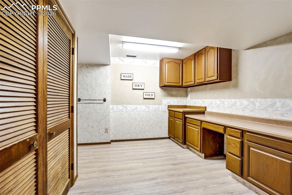 Image 42 of 50: Laundry