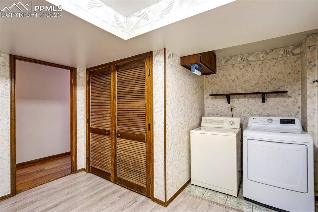 Image 43 of 50: Laundry