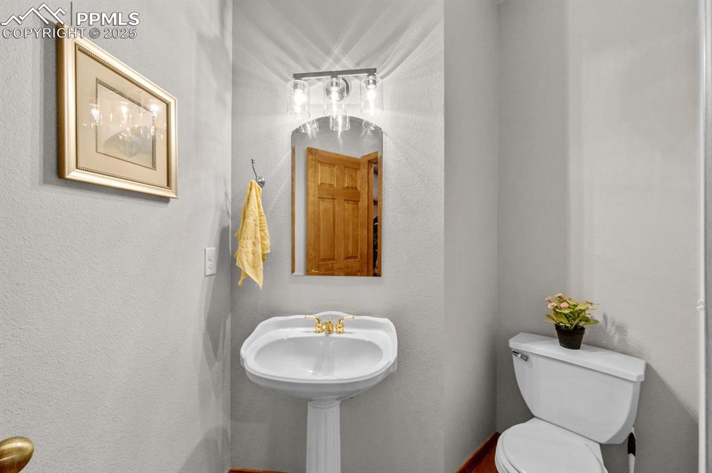 Image 11 of 43: Bathroom